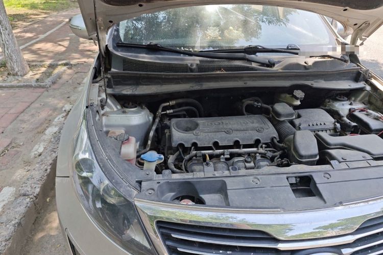 Used Kia Sportage R 2011 2.0L Automatic Two-Wheel Drive GLS Engine Bay Right