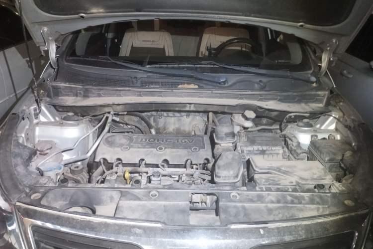 Used Kia Sportage R 2011 2.0L Manual Two-Wheel Drive GL Trim Engine Bay