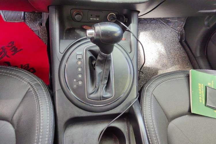 Used Kia Sportage R 2011 2.0L Automatic Two-Wheel Drive Premium Edition Gear Lever