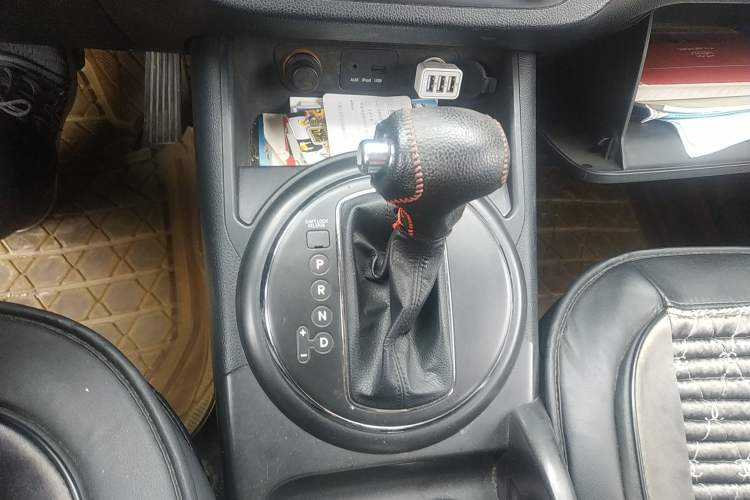 Used Kia Sportage R 2011 2.0L Automatic Two-Wheel Drive GL Gear Lever