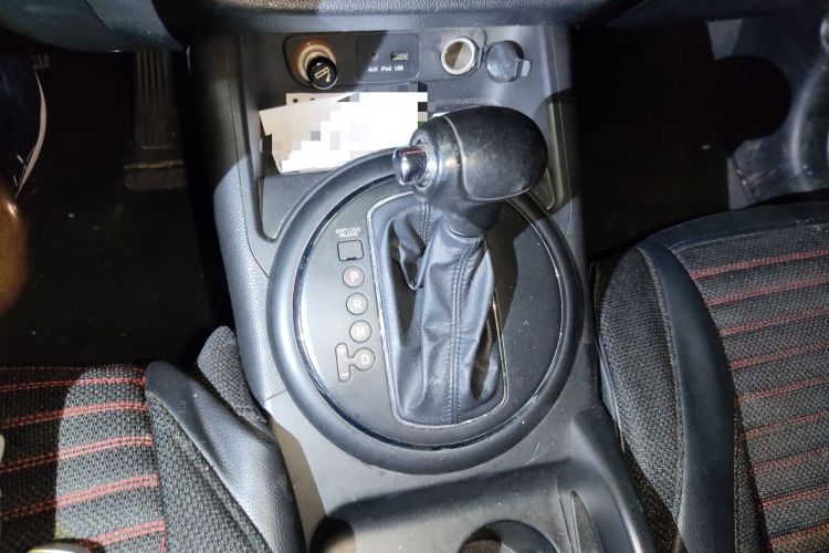 Used Kia Sportage R 2011 2.0L Automatic Two-Wheel Drive GLS Gear Lever