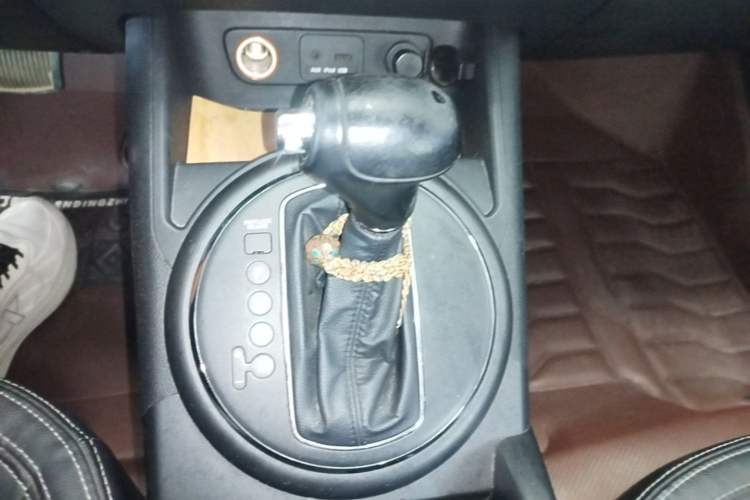 Used Kia Sportage R 2011 2.0L Automatic Two-Wheel Drive GLS Gear Lever