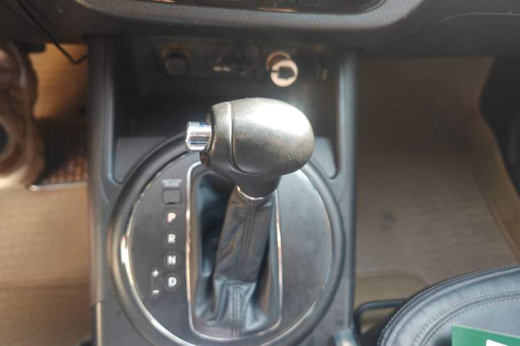 Used Kia Sportage R 2011 2.0L Automatic Two-Wheel Drive Premium Edition Gear Lever