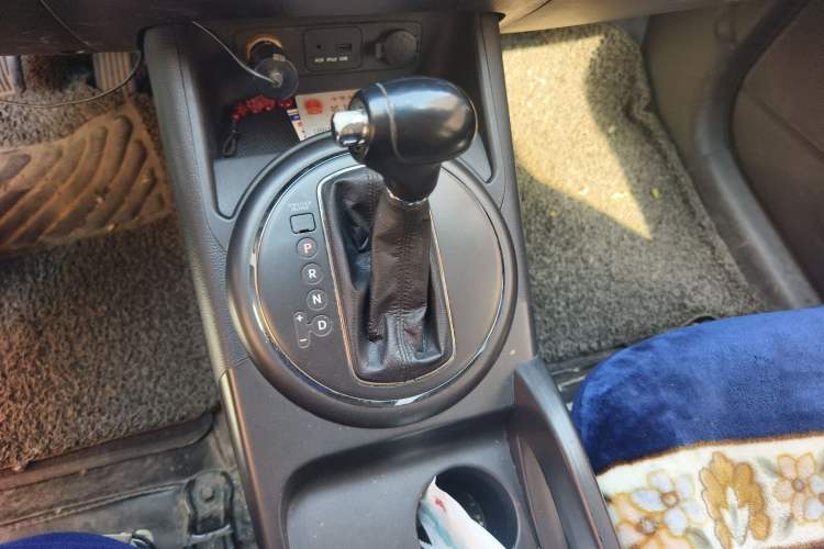 Used Kia Sportage R 2011 2.0L Automatic Two-Wheel Drive GLS Gear Lever
