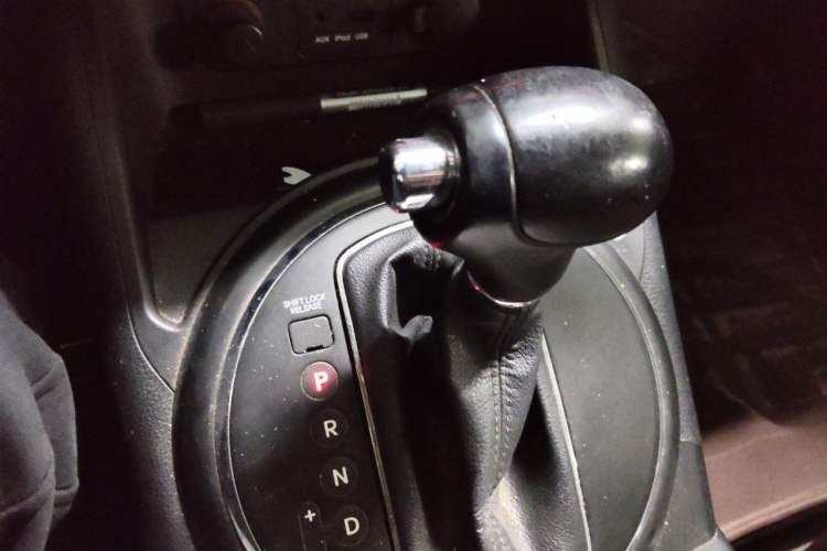 Used Kia Sportage R 2011 2.4L Automatic 4x4 GLS Gear Lever