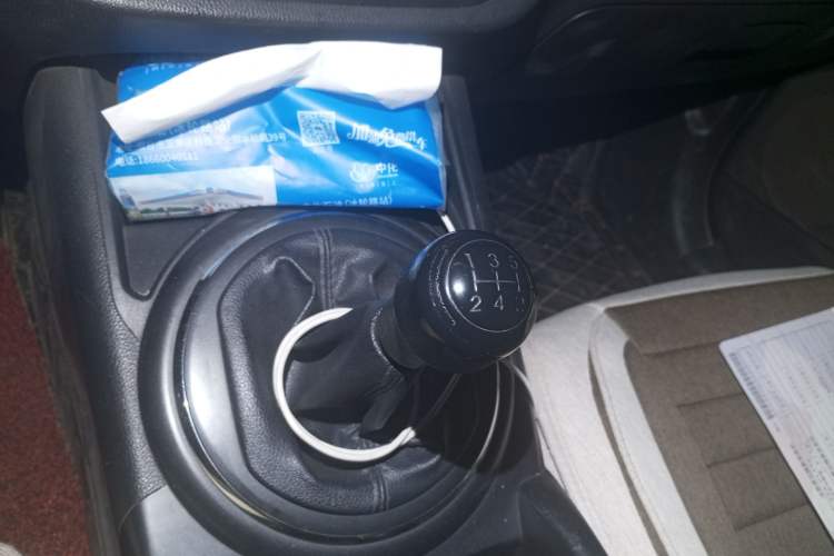 Used Kia Sportage R 2011 2.0L Manual Two-Wheel Drive GL Trim Gear Lever