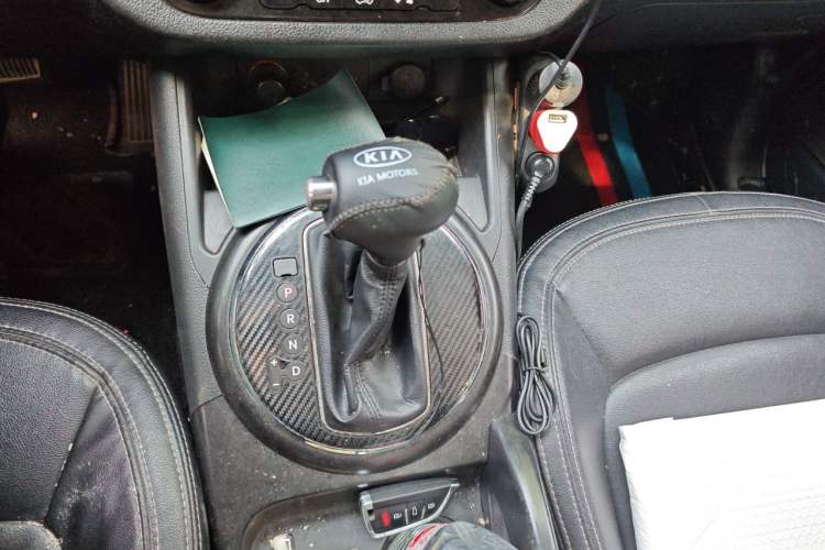 Used Kia Sportage R 2011 2.0L Automatic Two-Wheel Drive GLS Gear Lever
