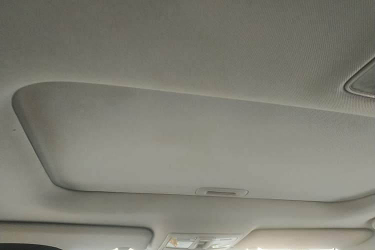 Used Kia Sportage R 2011 2.0L Automatic Two-Wheel Drive GL Headliner