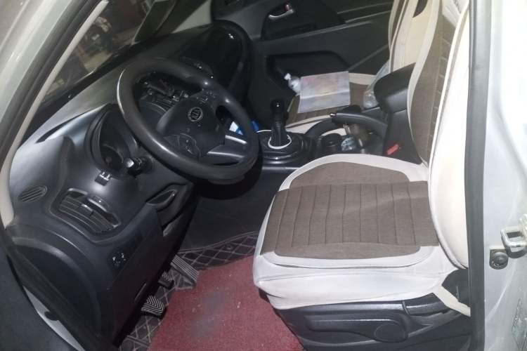 Used Kia Sportage R 2011 2.0L Manual Two-Wheel Drive GL Trim Left Front Seat