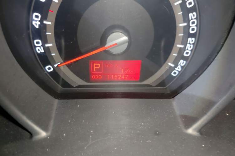 Used Kia Sportage R 2011 2.0L Automatic Two-Wheel Drive GLS Odometer Close Up