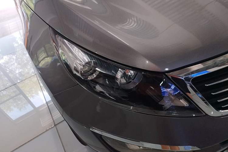 Used Kia Sportage R 2011 2.0L Automatic Two-Wheel Drive GLS Right Front Headlight