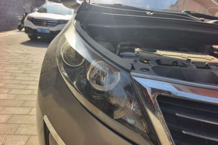 Used Kia Sportage R 2011 2.0L Automatic Two-Wheel Drive GLS Right Front Headlight