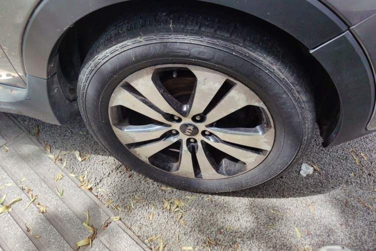 Used Kia Sportage R 2011 2.0L Automatic Two-Wheel Drive Premium Edition Right Front Wheel Hub