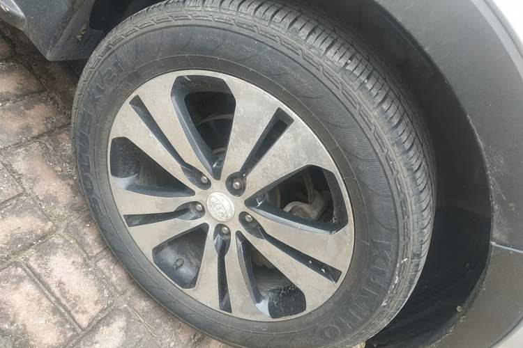 Used Kia Sportage R 2011 2.0L Automatic Two-Wheel Drive GL Right Front Wheel Hub