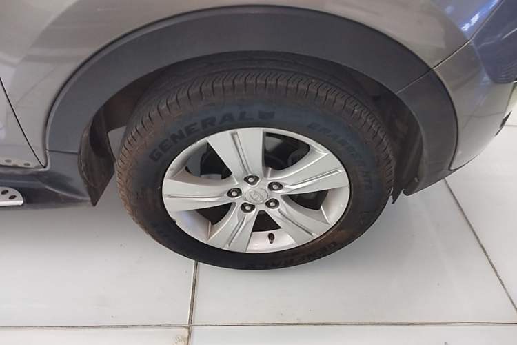 Used Kia Sportage R 2011 2.0L Automatic Two-Wheel Drive GLS Right Front Wheel Hub