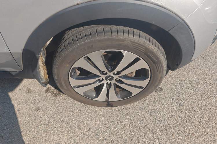 Used Kia Sportage R 2011 2.0L Automatic Two-Wheel Drive Premium Edition Right Front Wheel Hub