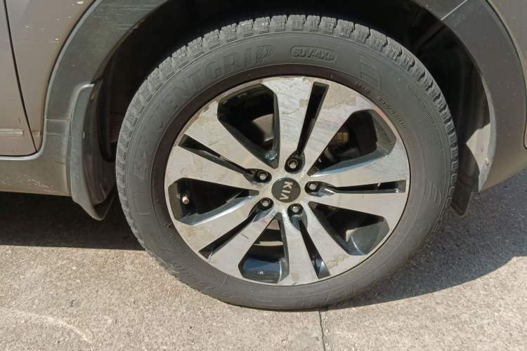 Used Kia Sportage R 2011 2.0L Automatic Two-Wheel Drive Premium Edition Right Front Wheel Hub