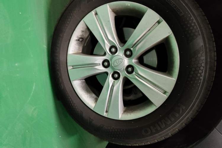 Used Kia Sportage R 2011 2.4L Automatic 4x4 GLS Right Front Wheel Hub
