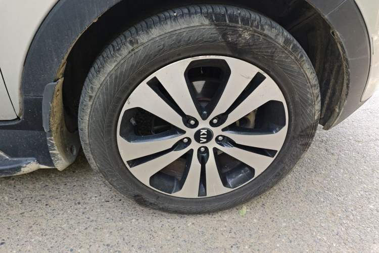 Used Kia Sportage R 2011 2.0L Automatic Two-Wheel Drive GLS Right Front Wheel Hub