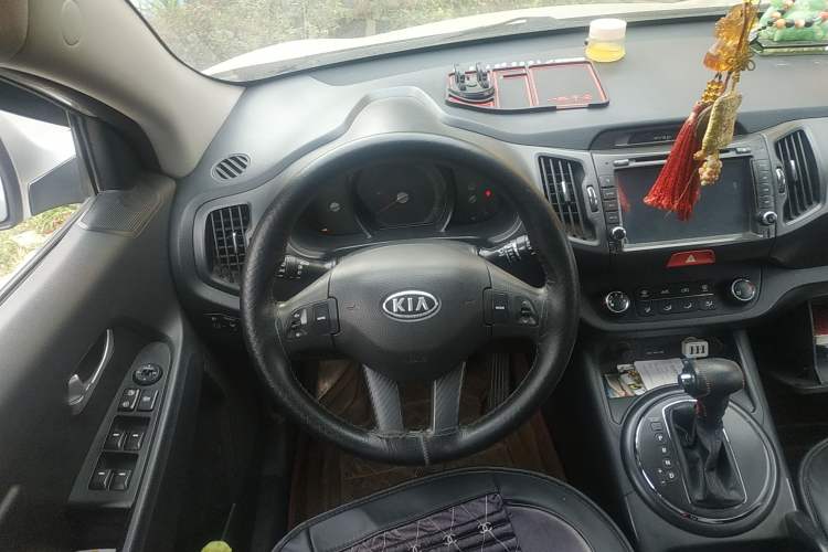Used Kia Sportage R 2011 2.0L Automatic Two-Wheel Drive GL Steering Wheel