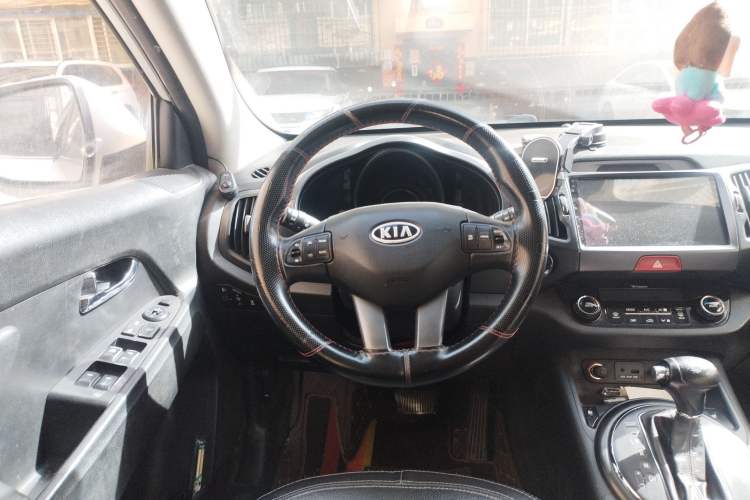 Used Kia Sportage R 2011 2.4L Automatic 4x4 Premium Edition Steering Wheel