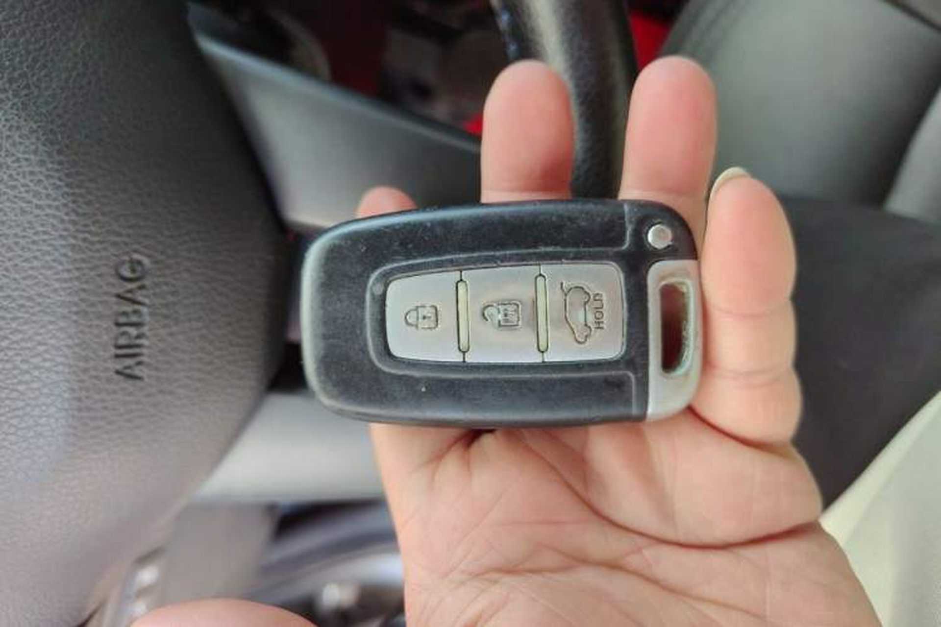 Used Kia Sportage R 2011 2.0L Automatic Two-Wheel Drive Premium Edition Vehicle Key