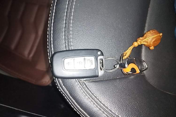 Used Kia Sportage R 2011 2.0L Automatic Two-Wheel Drive GLS Vehicle Key