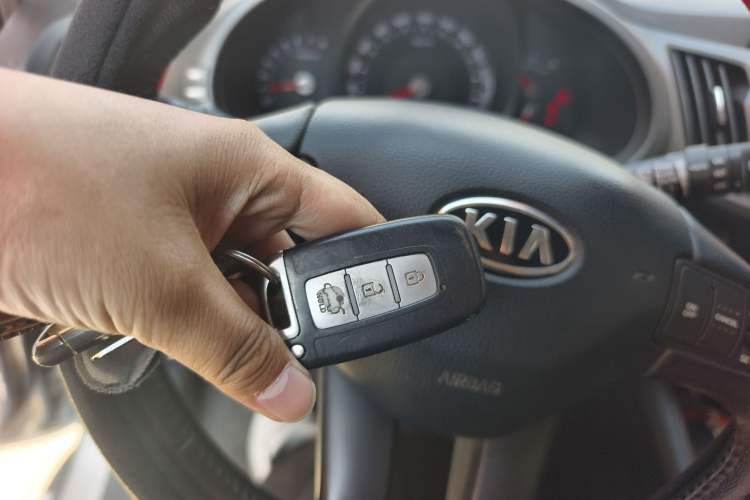 Used Kia Sportage R 2011 2.0L Automatic Two-Wheel Drive GLS Vehicle Key