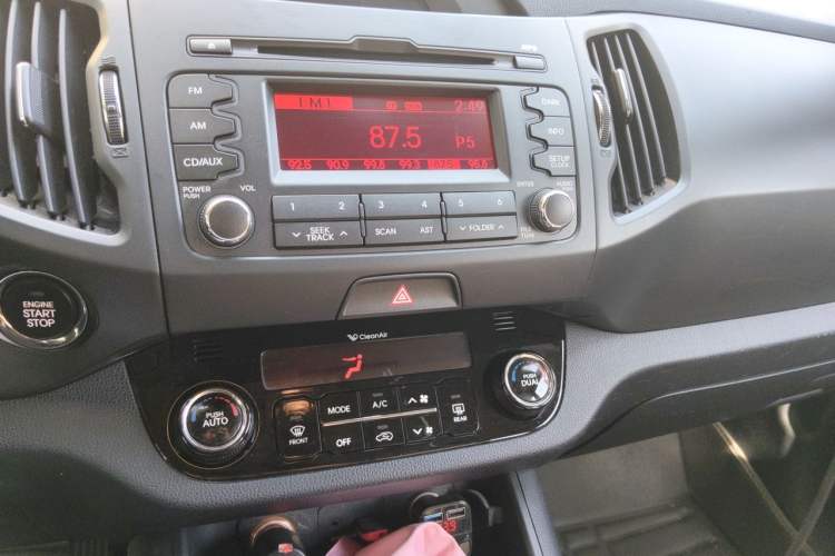 Used Kia Sportage R 2011 2.0L Automatic Two-Wheel Drive GL Audio And AC Panel