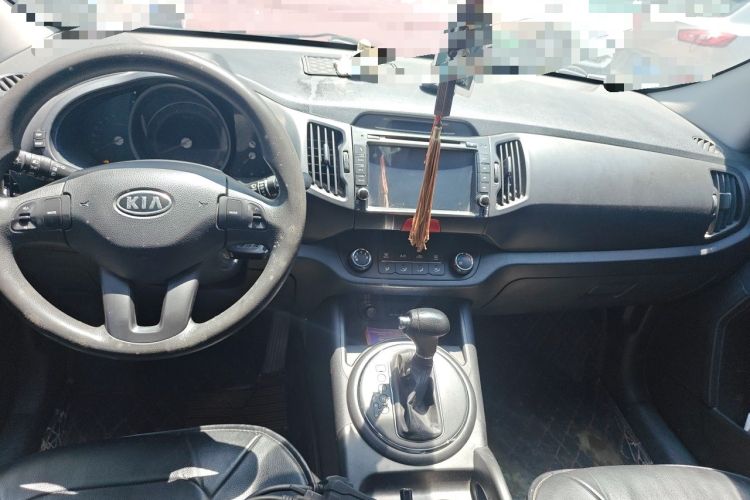 Used Kia Sportage R 2011 2.0L Automatic Two-Wheel Drive GL Center Console