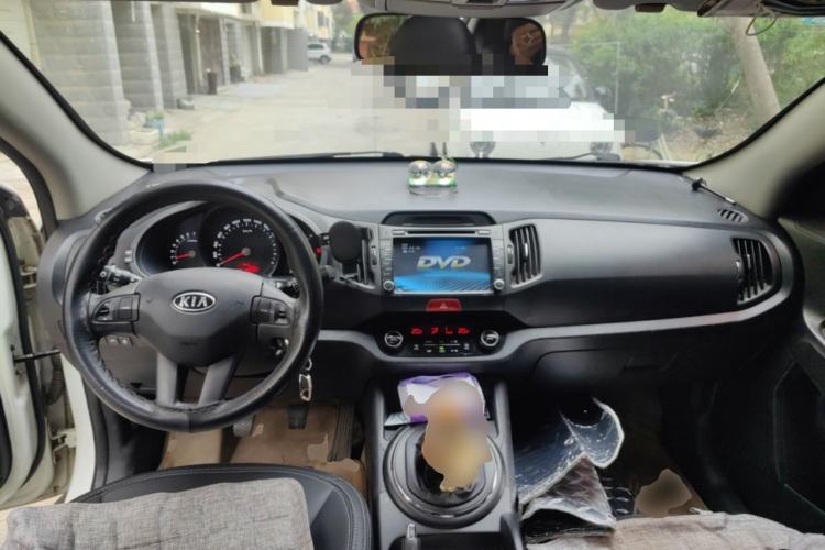 Used Kia Sportage R 2011 2.0L Manual Two-Wheel-Drive GLS Center Console