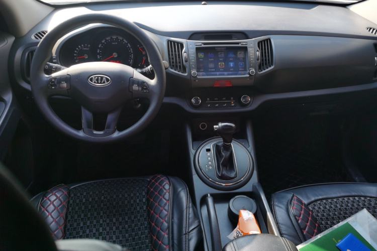 Used Kia Sportage R 2011 2.0L Automatic Two-Wheel Drive GL Center Console
