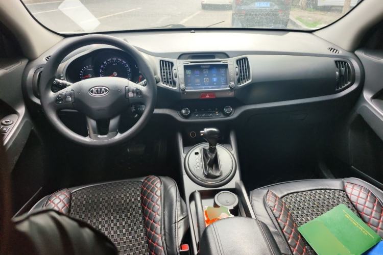 Used Kia Sportage R 2011 2.0L Automatic Two-Wheel Drive GL Center Console