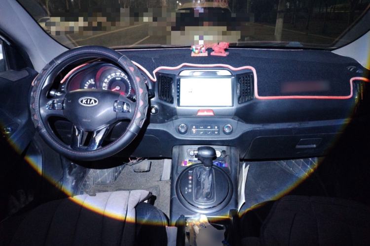 Used Kia Sportage R 2011 2.0L Automatic Two-Wheel Drive GL Center Console