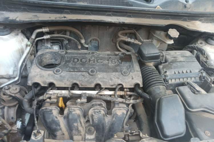 Used Kia Sportage R 2011 2.0L Automatic Two-Wheel Drive GL Engine Bay