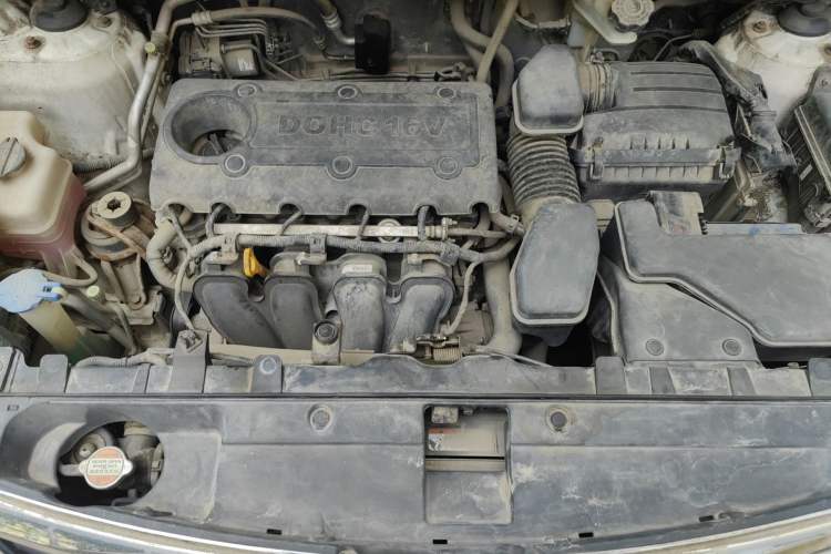 Used Kia Sportage R 2011 2.0L Manual Two-Wheel-Drive GLS Engine Bay