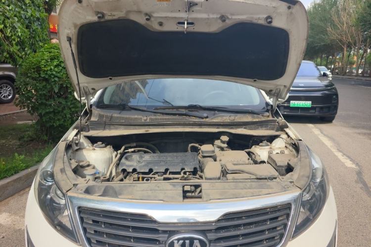 Used Kia Sportage R 2011 2.0L Automatic Two-Wheel Drive GL Engine Bay