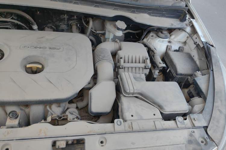 Used Kia Sportage R 2011 2.0L Manual Two-Wheel Drive GL Trim Engine Bay Left