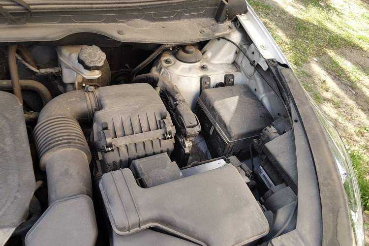 Used Kia Sportage R 2011 2.0L Automatic Two-Wheel Drive GL Engine Bay Left