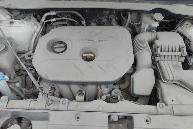 Used Kia Sportage R 2011 2.0L Manual Two-Wheel Drive GL Trim Engine Bay
