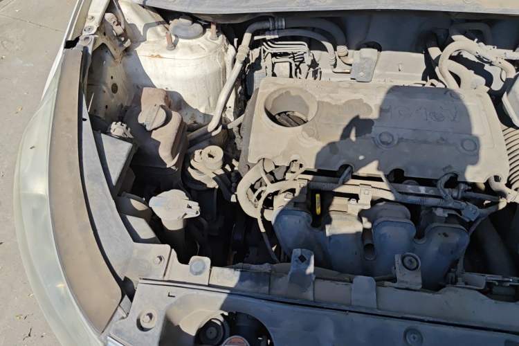 Used Kia Sportage R 2011 2.0L Automatic Two-Wheel Drive Premium Edition Engine Bay Right