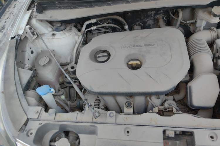 Used Kia Sportage R 2011 2.0L Manual Two-Wheel Drive GL Trim Engine Bay Right