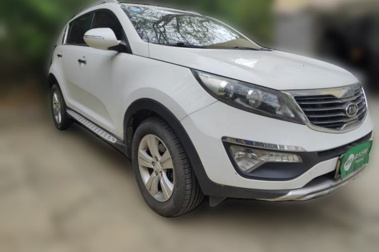 Used Kia Sportage R 2011 2.0L Manual Two-Wheel-Drive GLS Front Right 45 Deg