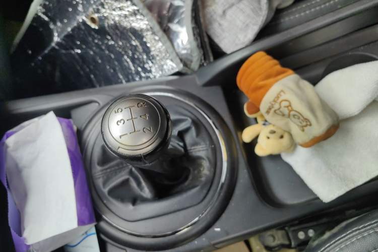 Used Kia Sportage R 2011 2.0L Manual Two-Wheel-Drive GLS Gear Lever