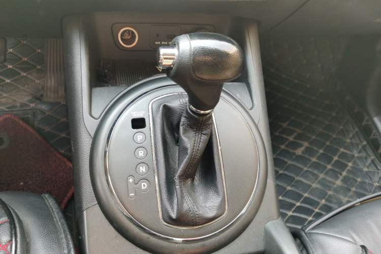 Used Kia Sportage R 2011 2.0L Automatic Two-Wheel Drive GL Gear Lever