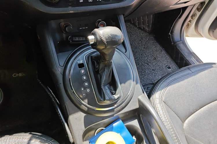 Used Kia Sportage R 2011 2.0L Automatic Two-Wheel Drive Premium Edition Gear Lever