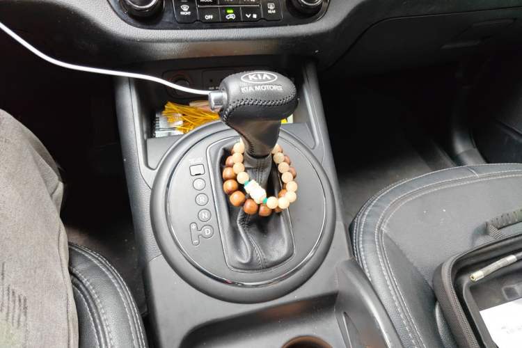 Used Kia Sportage R 2011 2.0L Automatic Two-Wheel Drive Premium Edition Gear Lever