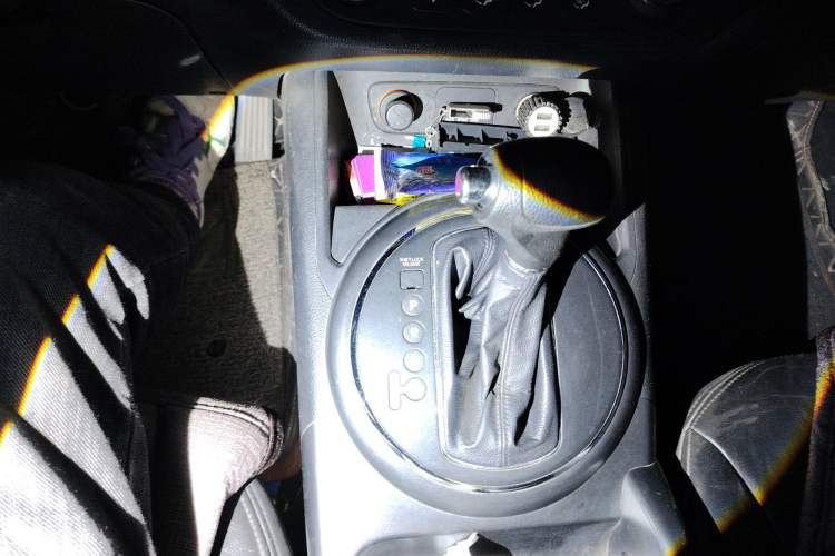 Used Kia Sportage R 2011 2.0L Automatic Two-Wheel Drive GL Gear Lever