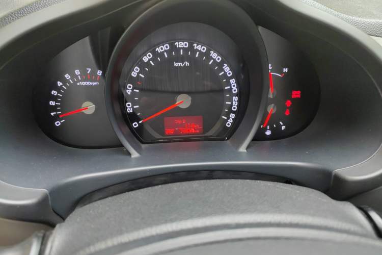 Used Kia Sportage R 2011 2.0L Manual Two-Wheel-Drive GLS Instrument Cluster