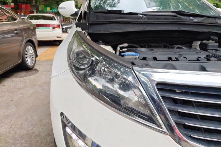 Used Kia Sportage R 2011 2.0L Automatic Two-Wheel Drive Premium Edition Right Front Headlight